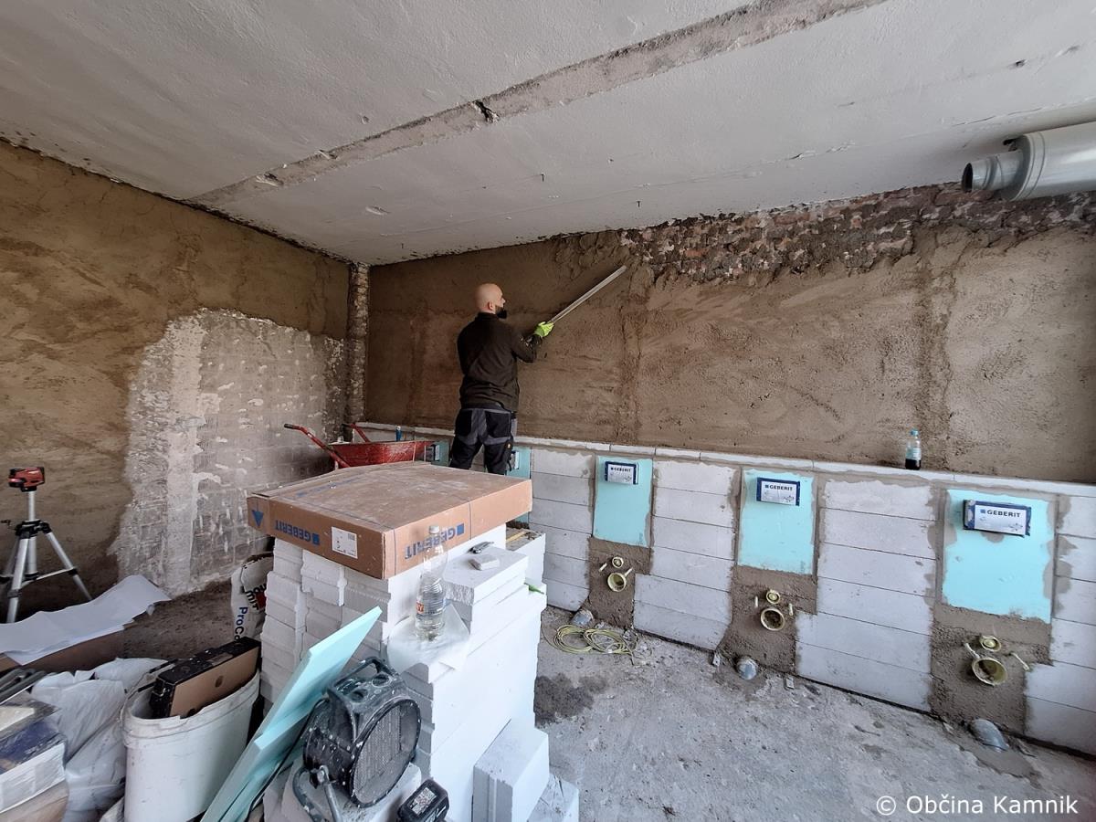 Prenova sanitarij na bazenu Pod skalco (2)